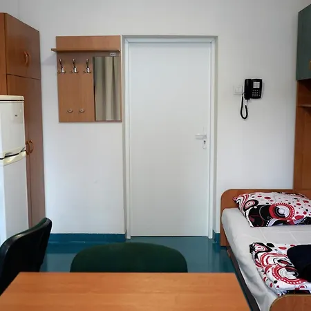 Dom Studencki Centaur Hostel *