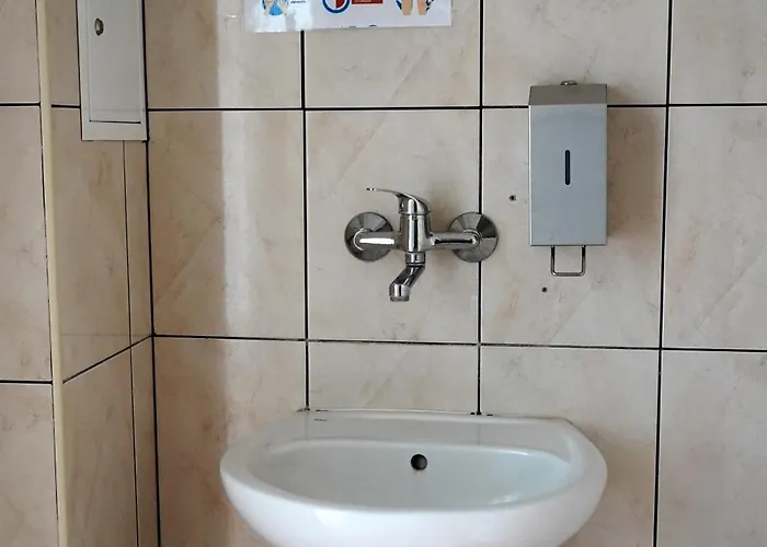 Dom Studencki Centaur Хостел *